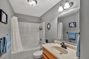 淋浴设施、吹风机、毛巾、肥皂