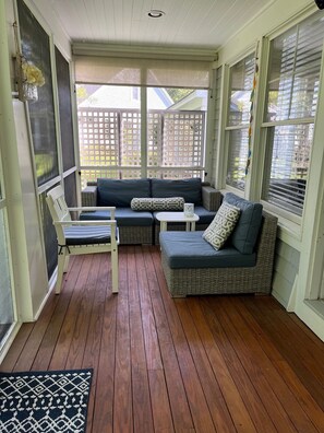 智能电视、壁炉、乒乓球、书