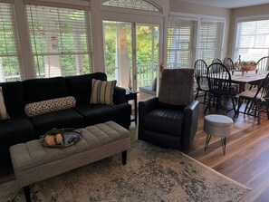 Smart TV, fireplace, ping pong, books