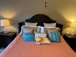 3 bedrooms, desk, WiFi, bed sheets - Pet Family Friendly condo 2 heated pools, hot tub, sauna, bocce Tennis, etc (New Smyrna Beach)