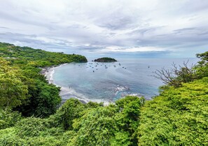 Beach - Casa Christopher • 3 BR Ocean-View Condo Walk to Beach, Playa Ocotal (Playa Ocotal)