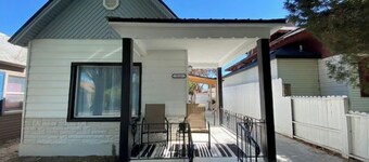 Old Town Modern 2bed/1bath home with patio & yard