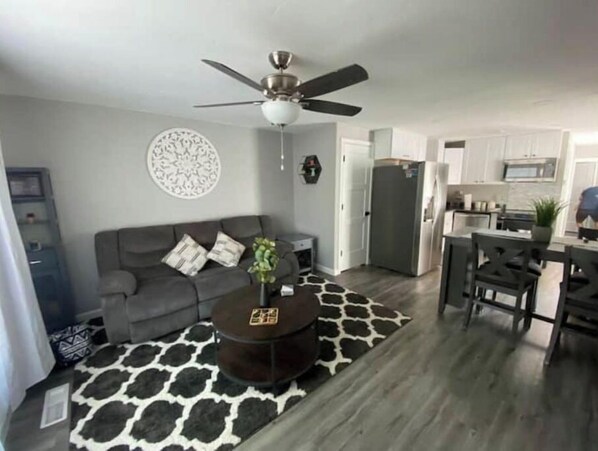 Smart TV, reproductor de DVD y libros 