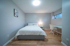 2 bedrooms, desk, iron/ironing board, free WiFi