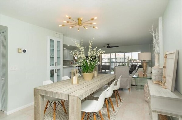 Dining - ISLANDER COVE 402, 3 BR/2 BA WATER FRONT VACATION RENTAL (Marco Island)