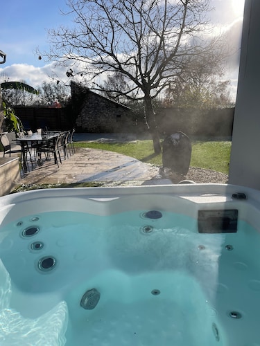 Gîte with private pool and spa, sleeps 8 from1/04/24