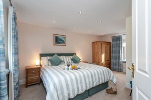 3 bedrooms, desk, iron/ironing board, Internet - 40 Church Street -  a bungalow that sleeps 6 guests  in 3 bedrooms (Aberffraw)