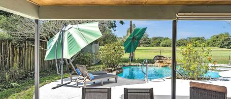 Alberca al aire libre y alberca climatizada