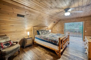 4 soverom, skrivebord, reiseseng for barn og wi-fi