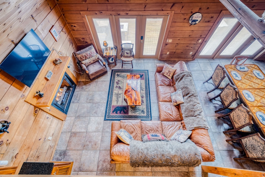 2 Acre Secluded Retreat Private Creek Spa Gameroom - Mineral Bluff, GA