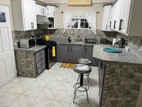 Spacious One Bedroom Apartment in Palmiste