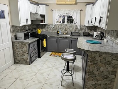 Spacious One Bedroom Apartment in Palmiste