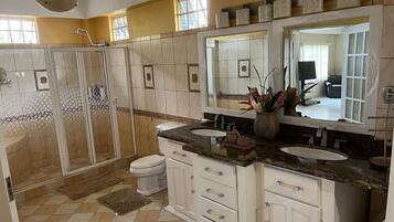 Handdoeken, zeep, shampoo, toiletpapier