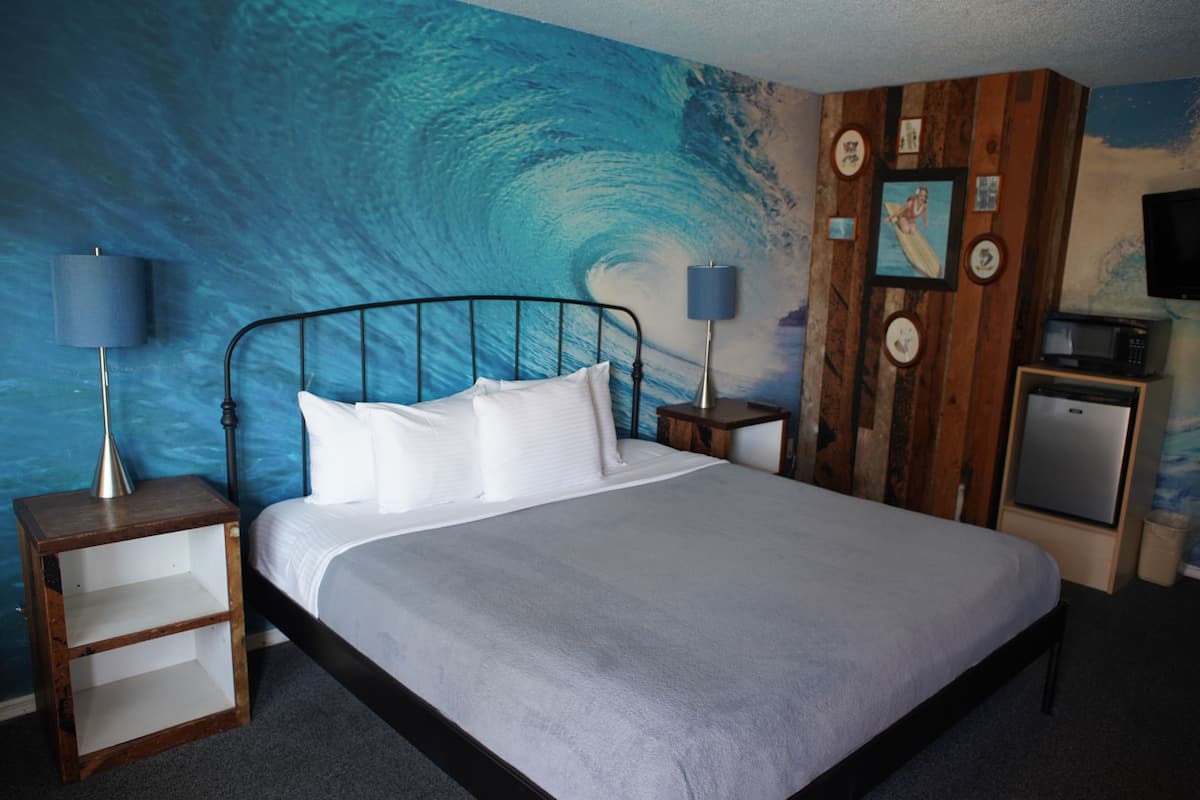 Room 5, 1 King Bed | Individually decorated, laptop workspace, blackout drapes