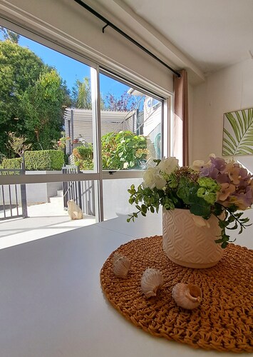 family-friendly 3BR flat by the bays - 3min walk to the beach