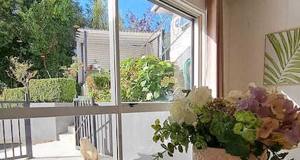 family-friendly 3BR flat by the bays - 3min walk to the beach