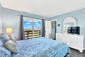 2 bedrooms, WiFi, bed sheets - Lighthouse Point Beach Club Ocean front condo. (Tybee Island)