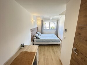 6 habitaciones, escritorio, tabla de planchar con plancha y wifi 