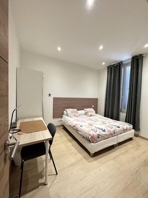 6 bedrooms, desk, iron/ironing board, WiFi - Maison de ville proche plage (Cannes)