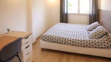 6 soverom, skrivebord, strykejern/-brett og wi-fi