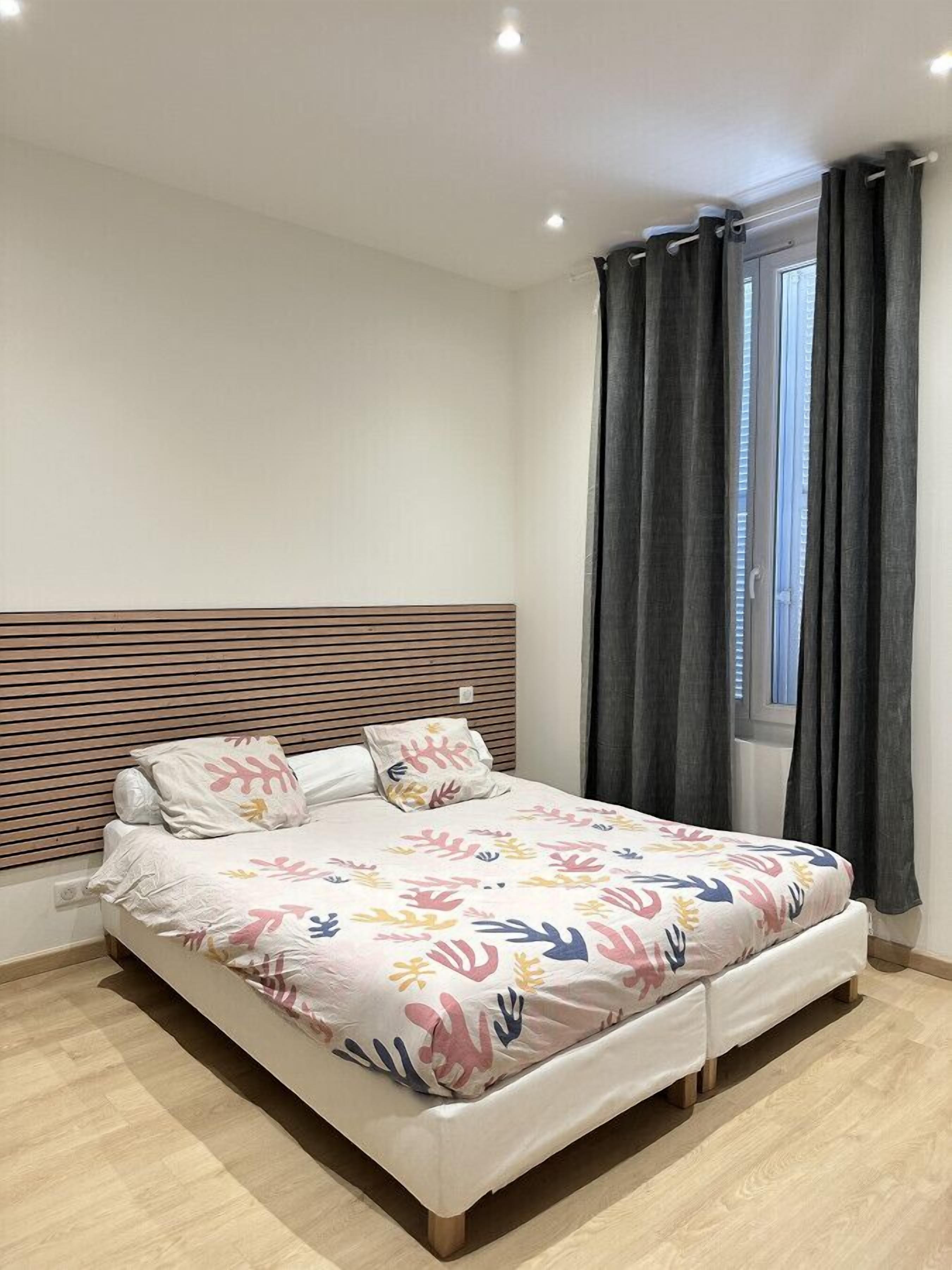 6 habitaciones, escritorio, tabla de planchar con plancha y wifi 