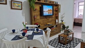 LĂ€genhet | Vardagsrum | 32-tums LED-tv med digitalkanaler och tv