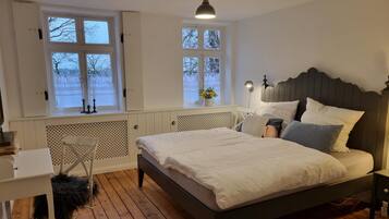 3 bedrooms, free WiFi, bed sheets