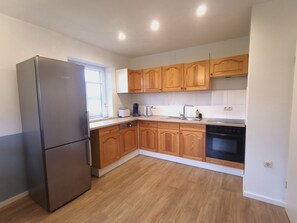 Fridge, oven, dishwasher, coffee/tea maker - Country house Ostfriesenruhe (Berumbur)