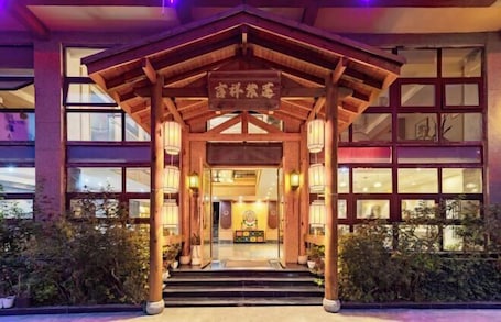 Exterior. Jixiang Zilian Hotel