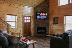 Smart TV, fireplace, video games - Hoot Haus New Cabin-Mtn Views from Valley-Mesmerizing  (Cosby)