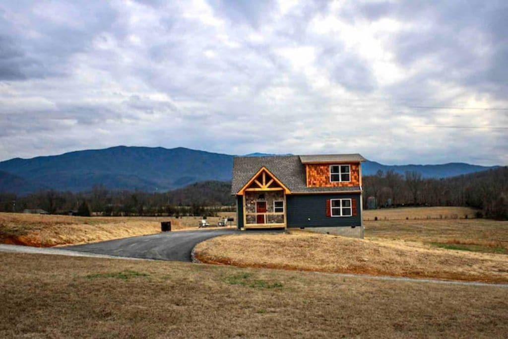 Hoot Haus New Cabin-Mtn Views from Valley-Mesmerizing 