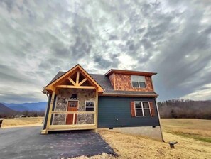 Exterior - Hoot Haus New Cabin-Mtn Views from Valley-Mesmerizing  (Cosby)