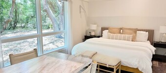 Live Oak Cottage - 'tiny house' / walk to beach