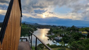 Cabaña exclusiva, 1 habitación, vista al lago | 1 habitación, ropa de cama de alta calidad, edredón y wifi gratis