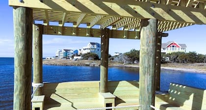Soundfront home, private dock, pool, hot tub, theater, kiteboarding haven â
â
â
â
â
