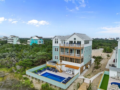 Soundfront home, private dock, pool, hot tub, theater, kiteboarding haven ★★★★★