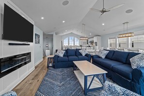 Smart TV, fireplace, video games, foosball - Soundfront home, private dock, pool, hot tub, theater, kiteboarding haven ★★★★★ (Avon)