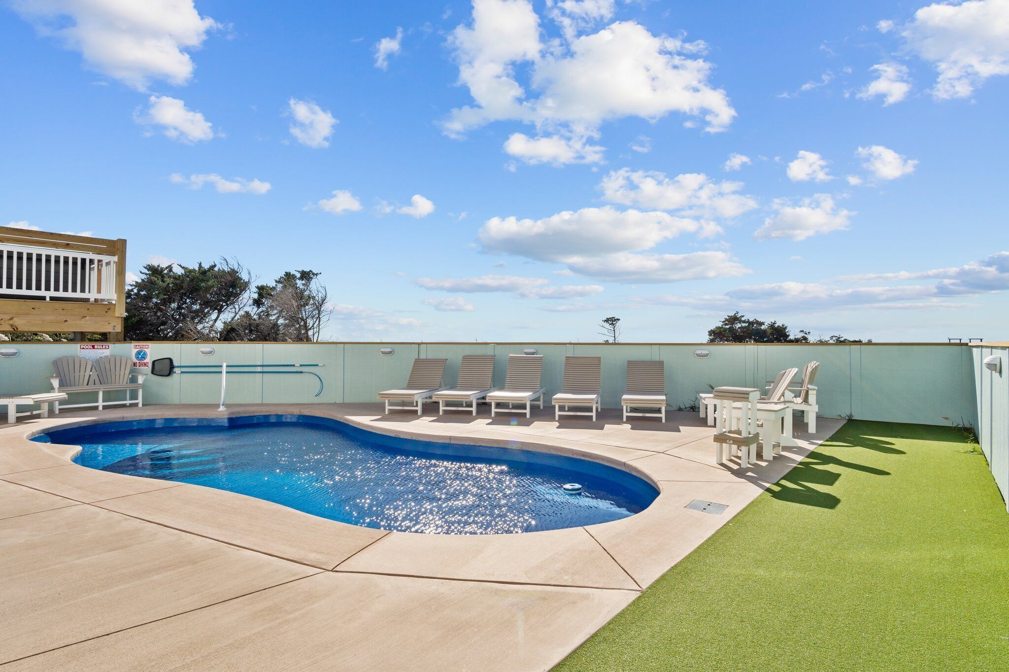 Soundfront home, shallow water, private pool, hot tub, windsurfing access  ★★★★★