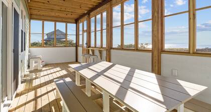 Soundfront home, shallow water, private pool, hot tub, windsurfing access ★★★★★