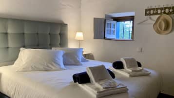 5 Schlafzimmer, Schreibtisch, Bügeleisen/Bügelbrett, Reisekinderbett