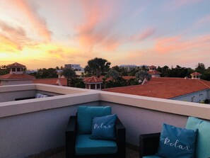 Property grounds - Ocean-view Dragonfly Vista condo with a huge deck, 2 pools, hot tub, sleeps 4 (Turtle Cove)