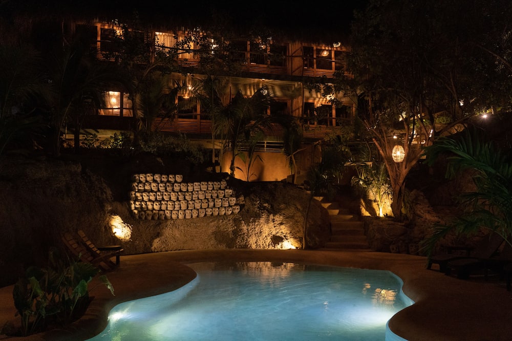Cocos Hotel