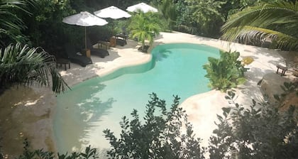 Cocos Hotel