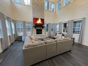 Smart TV, chimenea, videojuegos y tenis de mesa 