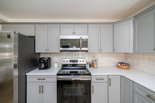 The Golden Jewel, Game Room, Fire Pit and Deck!