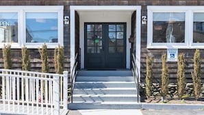 Exterior - Entire Inn Block & restaurant! (Middletown)