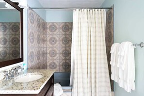 Shower, hair dryer - Entire Inn Block & restaurant! (Middletown)