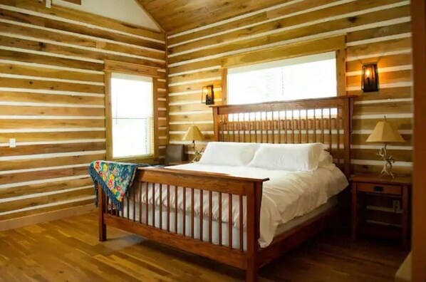 1 bedroom, desk, bed sheets
