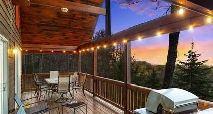 'Knotty By Nature' Cozy Cabin w/ View and Hot Tub