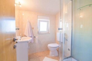 Shower, towels